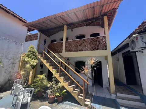 Escada externa para o andar superior