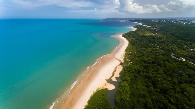 Vista aérea da Praia do Mundaí